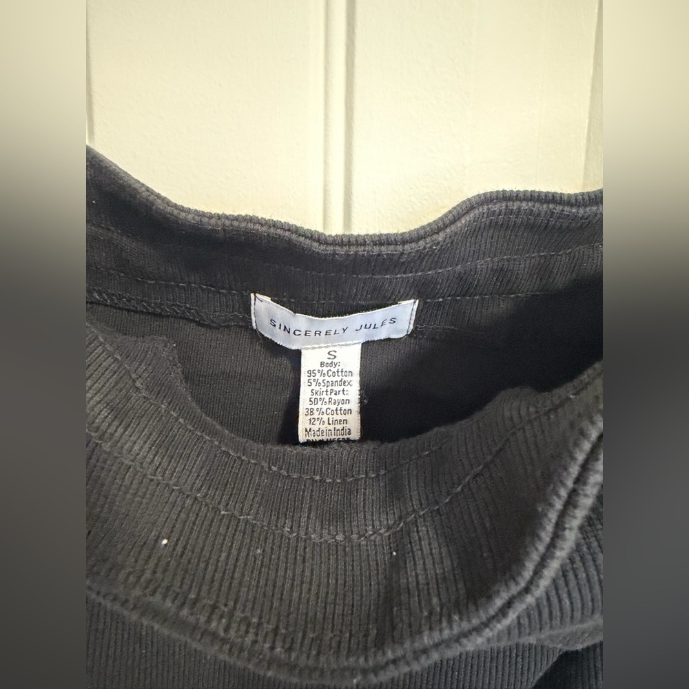 Sincerely Jules Classic Black Ribbed Tee - Picture 3 of 3